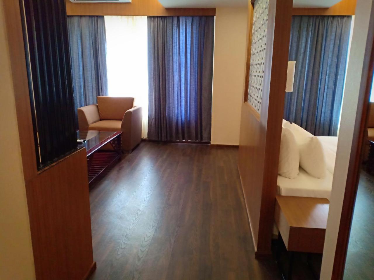 Pipul Padmaja Premium Hotel Бхубанешвар Екстер'єр фото